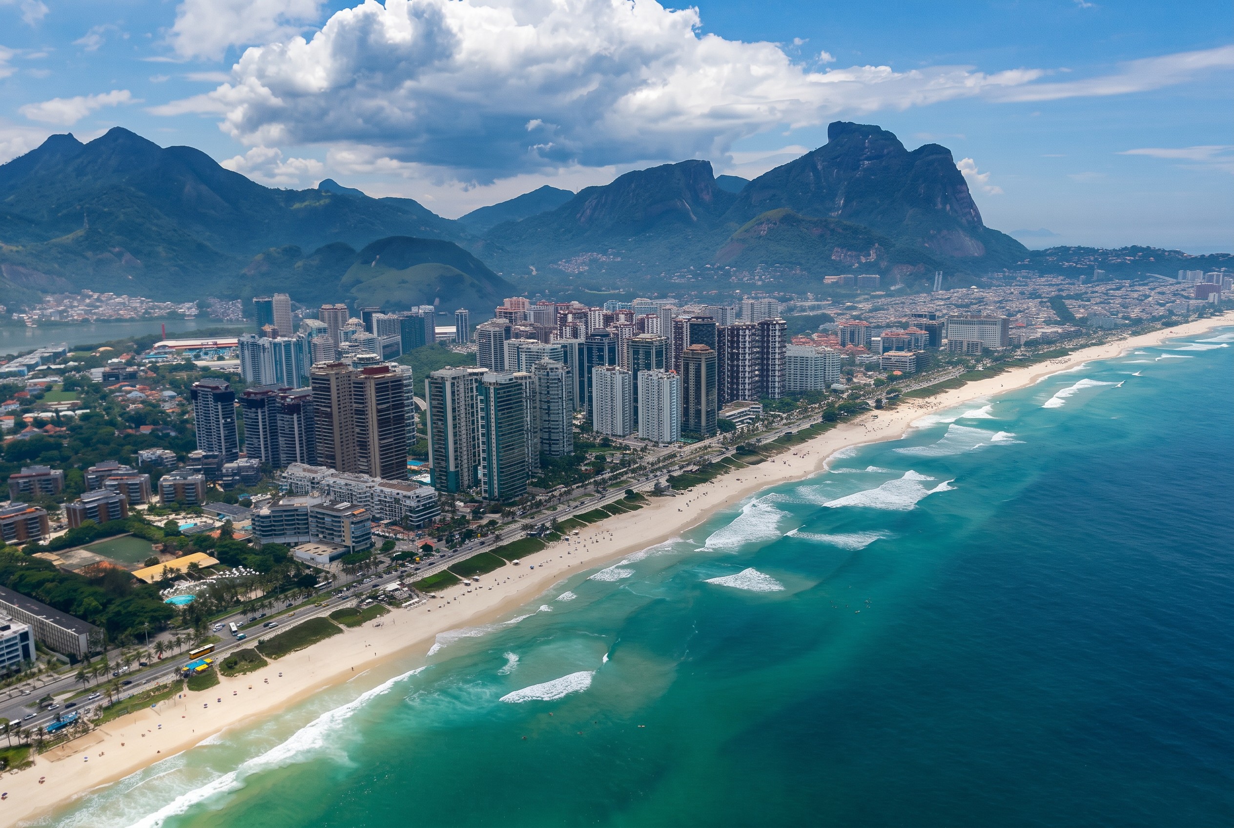 Vista aérea da orla da Barra da Tijuca, seus edifícios, praia e montanhas